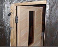 Как установить деревянную дверь в бане