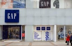 Gap Прогнозирует слабые продажи в третьем квартале на фоне снижения потребительских расходов