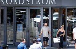 Nordstrom Повысила годовой прогноз, преодолев слабость розничной Торговли