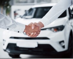 Что лучше при аренде автомобиля: бронировать заранее или выбирать на месте?